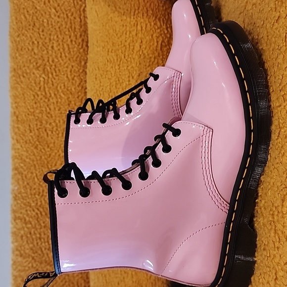 Dr. Marten 1460 Pale Pink Patent Leather Boot 10W/8.5M (US) Brand New - Picture 3 of 7